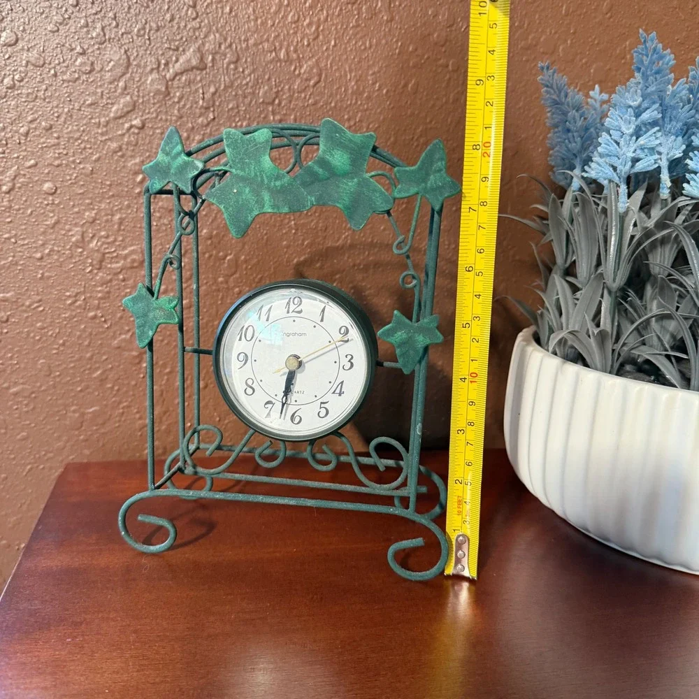 Ingraham Vintage Green Metal Ivy Leaf Desk Clock Quartz Tabletop Decor